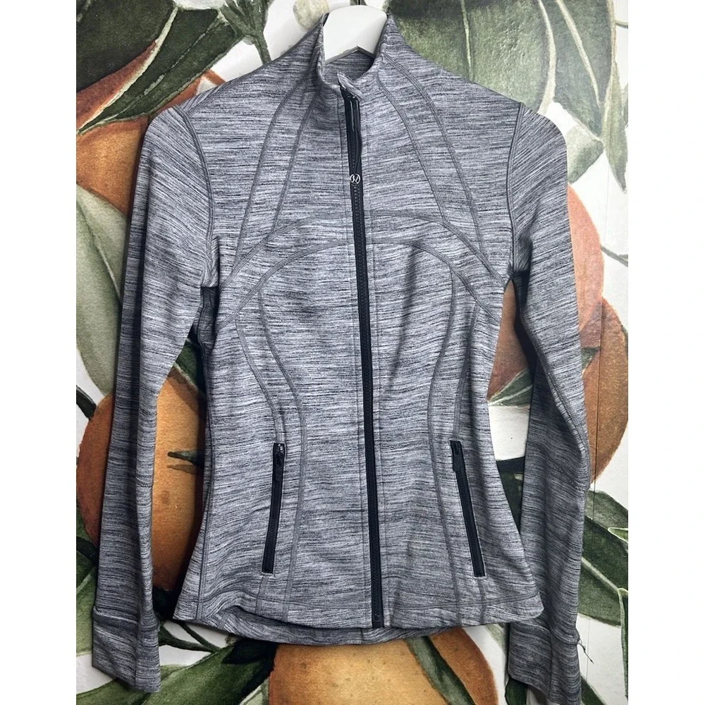 Lululemon Size 4 Womens Define Jacket Spacedye Gray Thumbholes Gym Athletic Wear